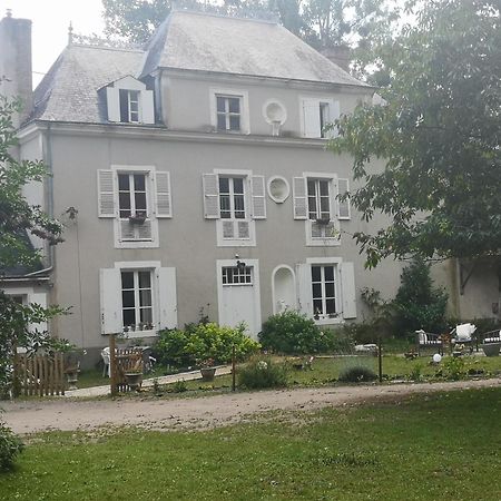 Le Petit Plessis Bed and Breakfast Ruaudin Exterior foto